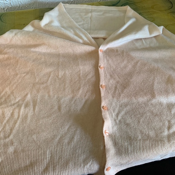 Pink ombre shawl w/ buttons - Picture 4 of 4